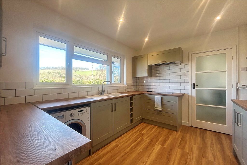 Property photo 2 of 10 Kitchen