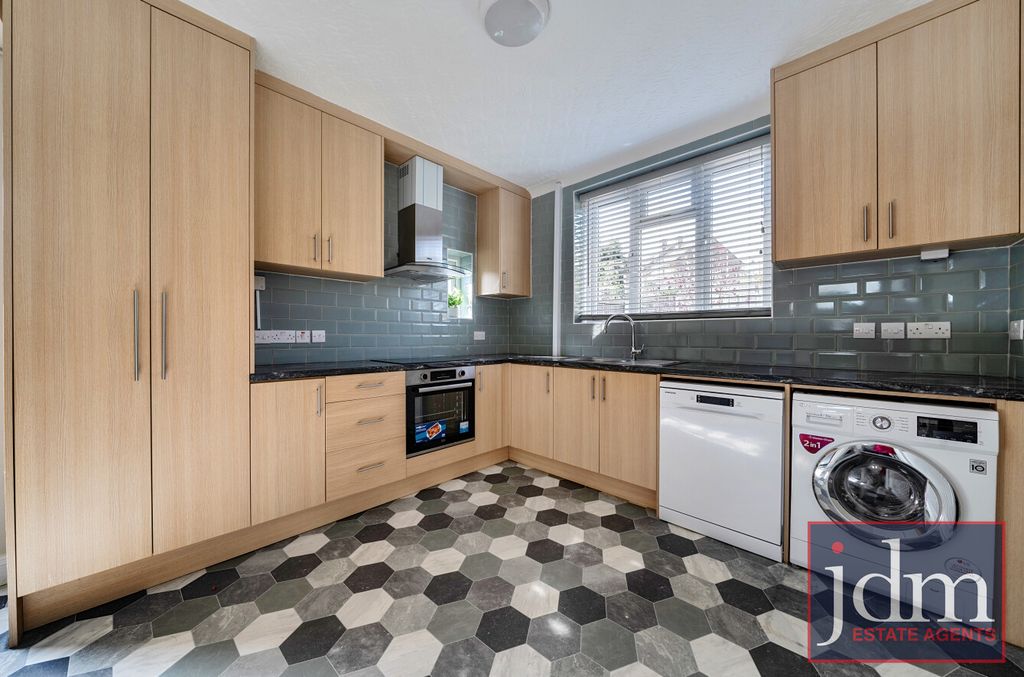 Property photo 1 of 7 Kitchen