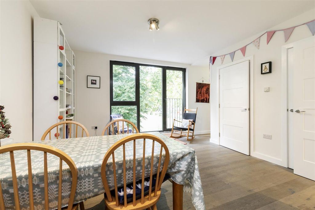Property photo 3 of 18 2 Parkview -3.Jpg