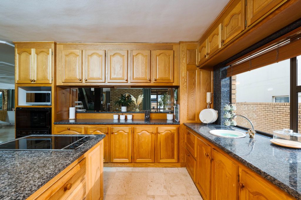 Property photo 3 of 47