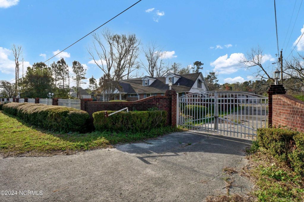 Property photo 1 of 24