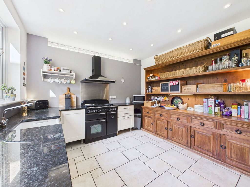 Property photo 2 of 21