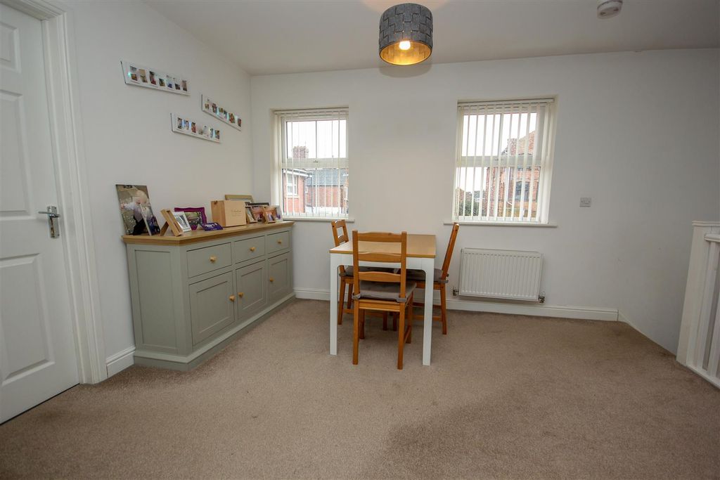Property photo 3 of 13 Dining Area.Jpg