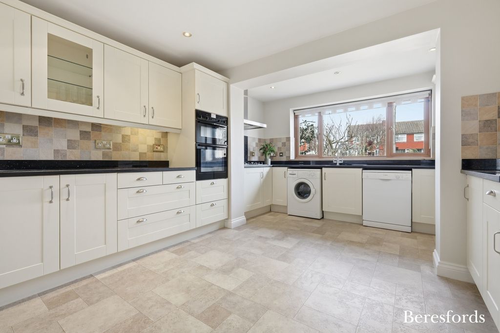 Property photo 3 of 21 Picture 3