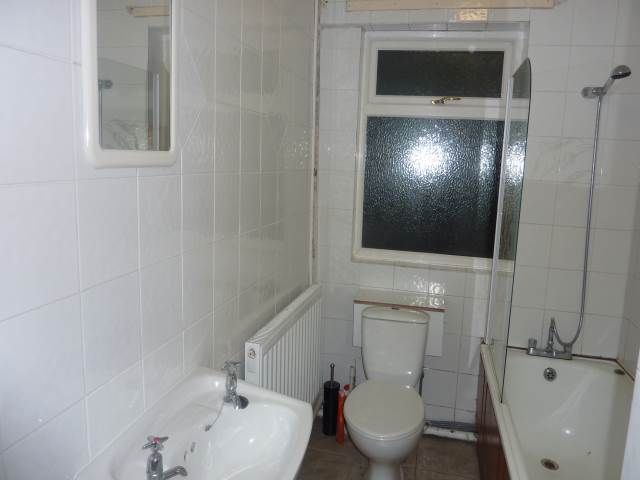 Property photo 3 of 10 Bathroom