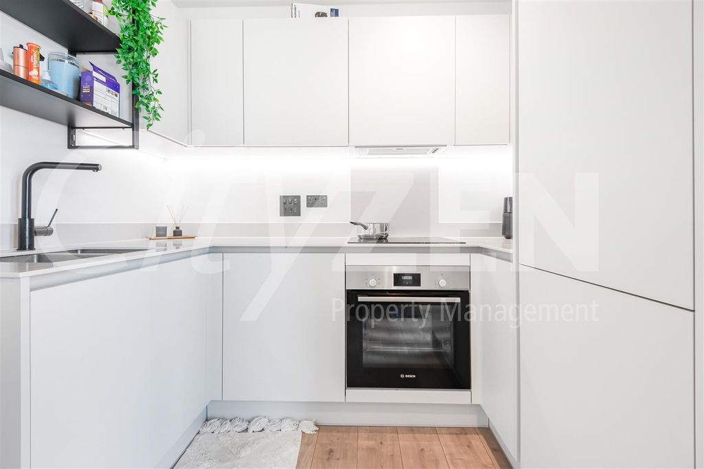 Property photo 2 of 25 Kitchen