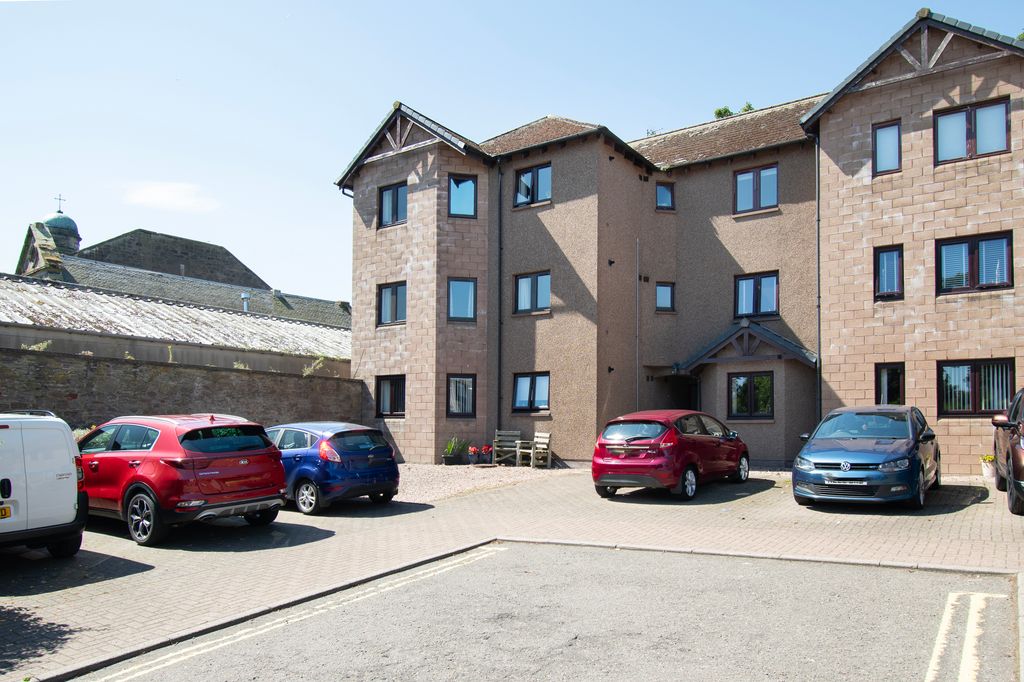 Property photo 2 of 28