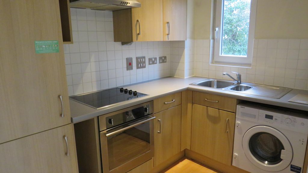 Property photo 3 of 8 Kitchen