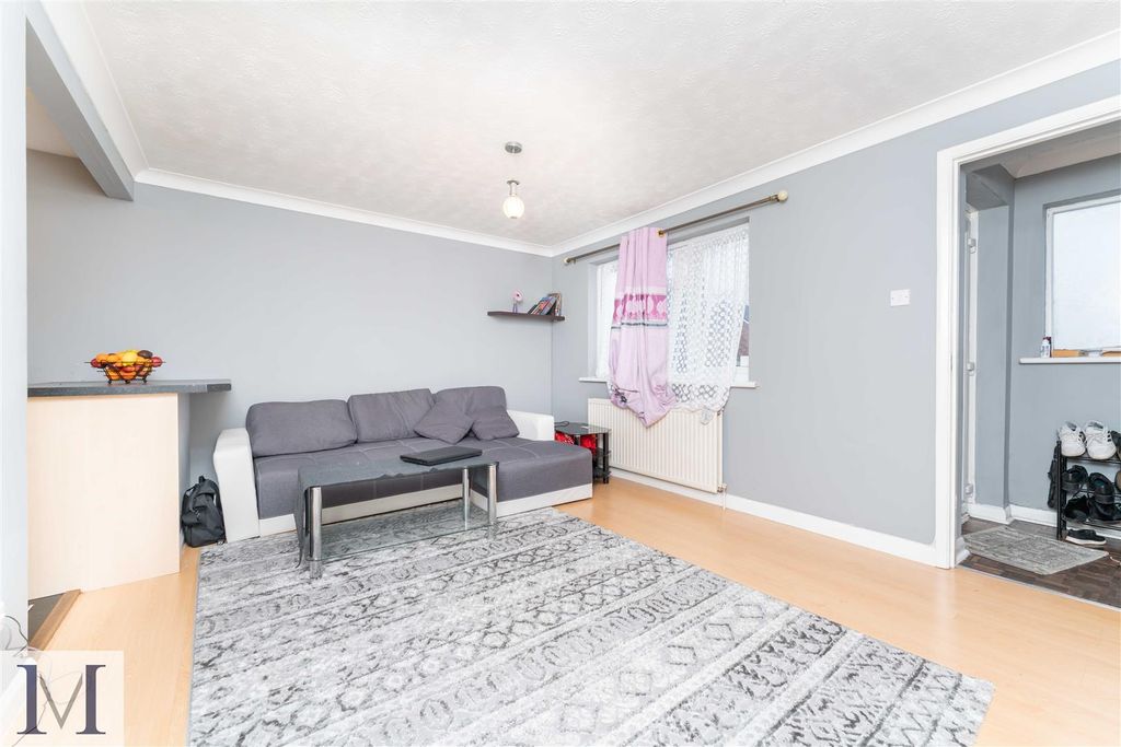Property photo 3 of 8 3.Jpg