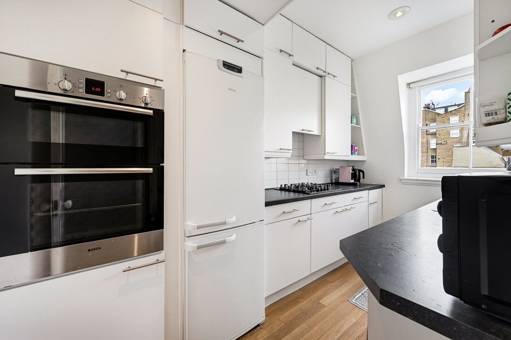 Property photo 3 of 10 Kitchen
