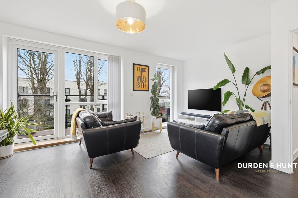 Property photo 2 of 23