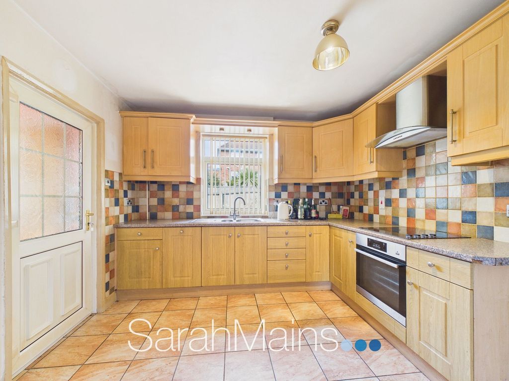 Property photo 2 of 15 Kitchen
