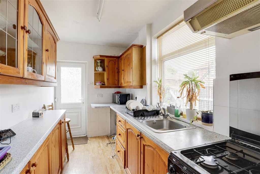 Property photo 3 of 14 6857.Jpg