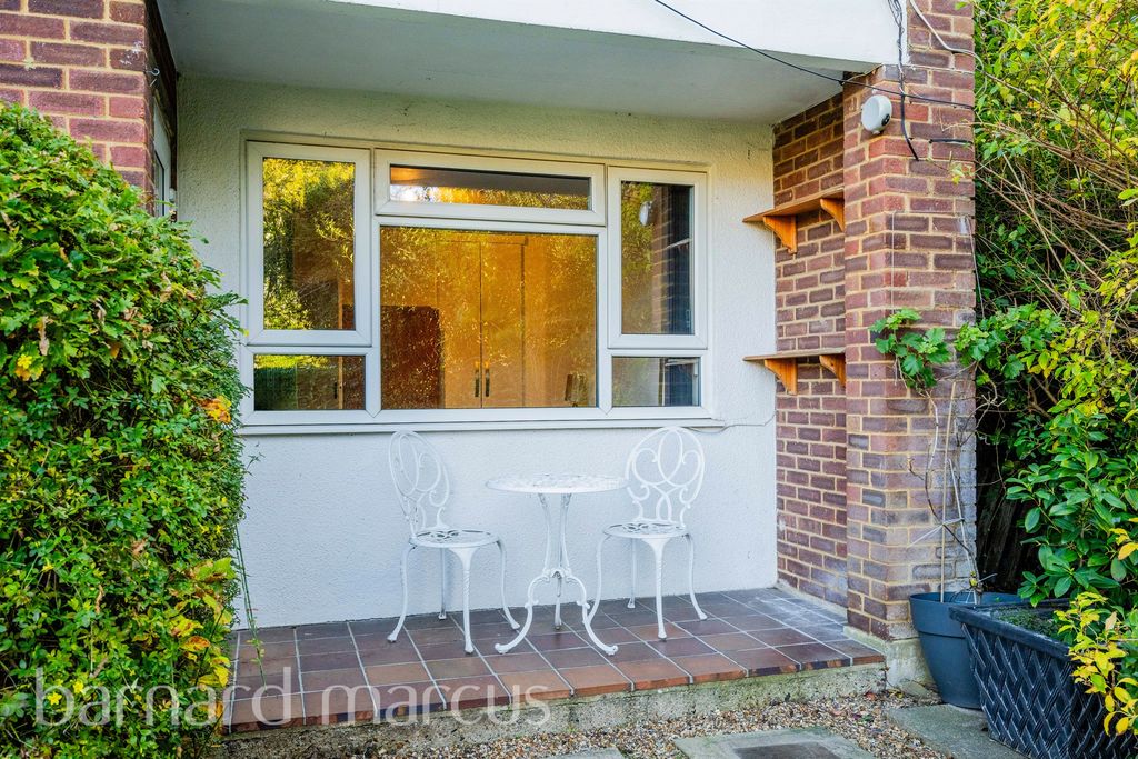 Property photo 2 of 12