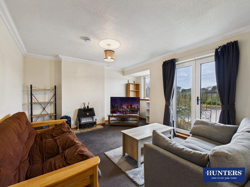 Property photo 2 of 17 Living Room