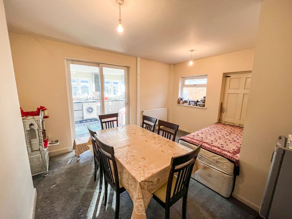 Property photo 3 of 17 Dining Room