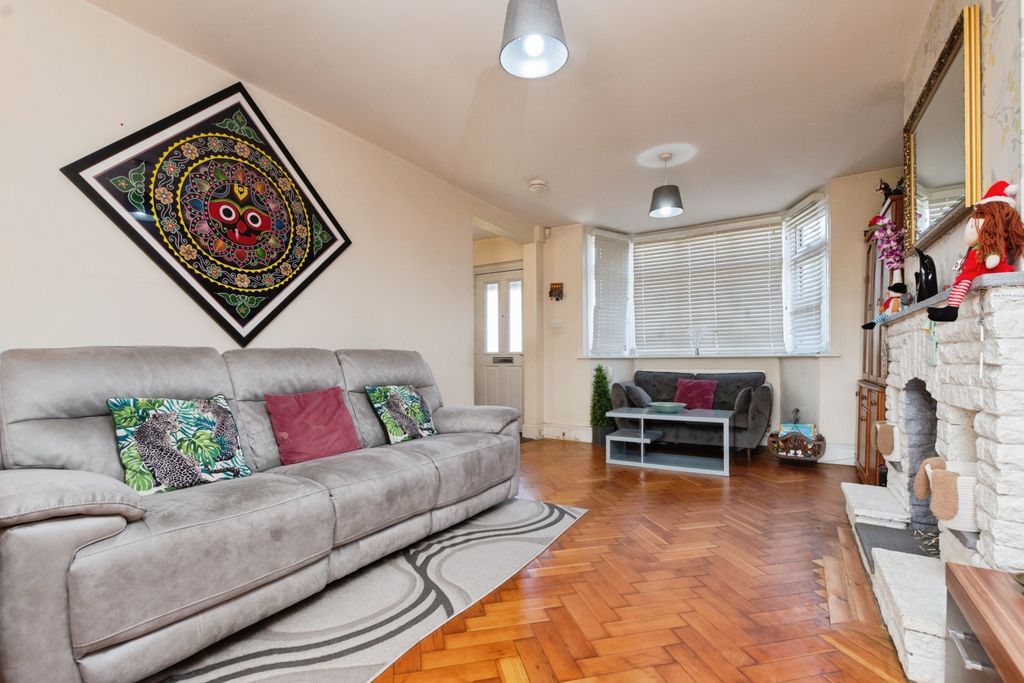 Property photo 2 of 18