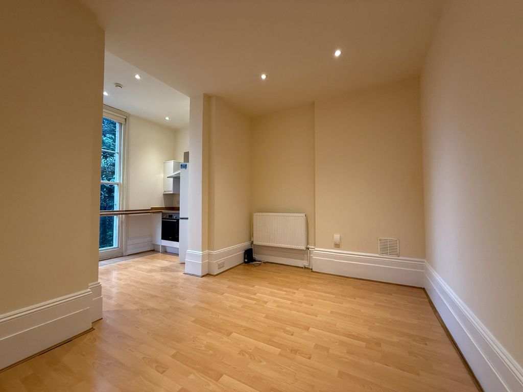 Property photo 2 of 11 Picture No. 19