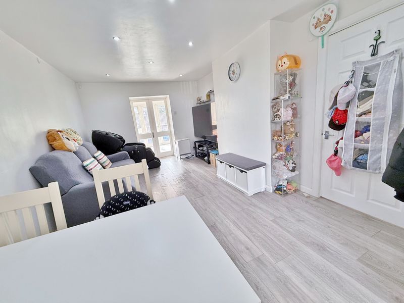 Property photo 3 of 19 Photo 4