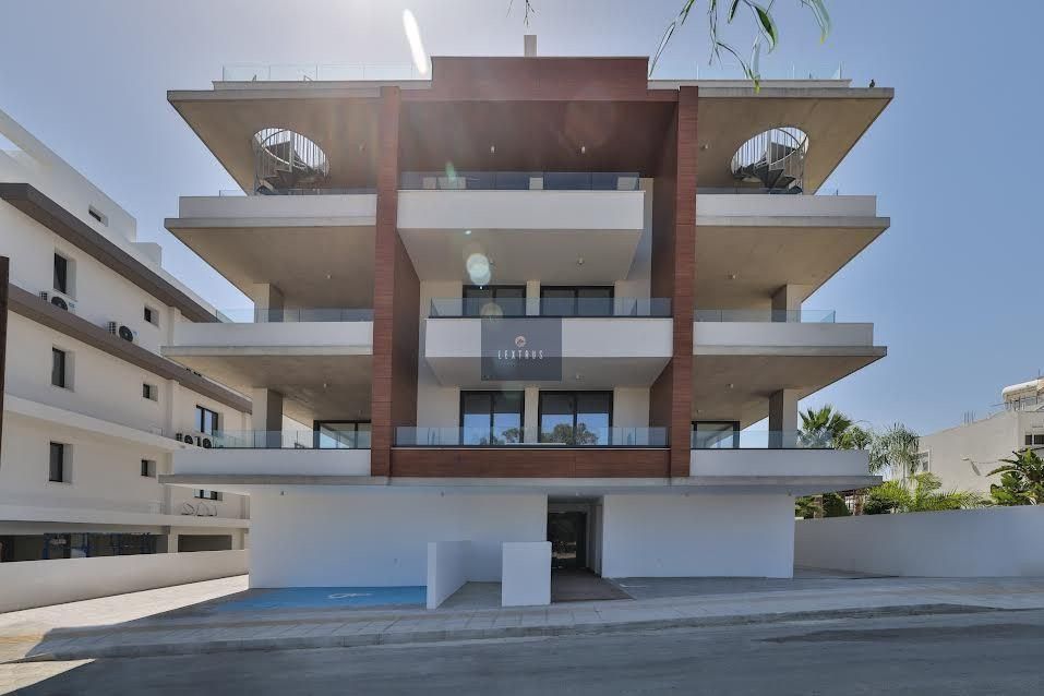 Property photo 1 of 2