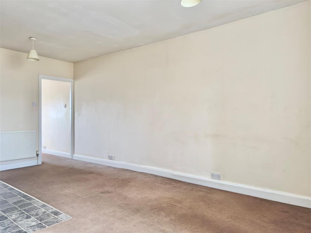 Property photo 2 of 4 Living Room