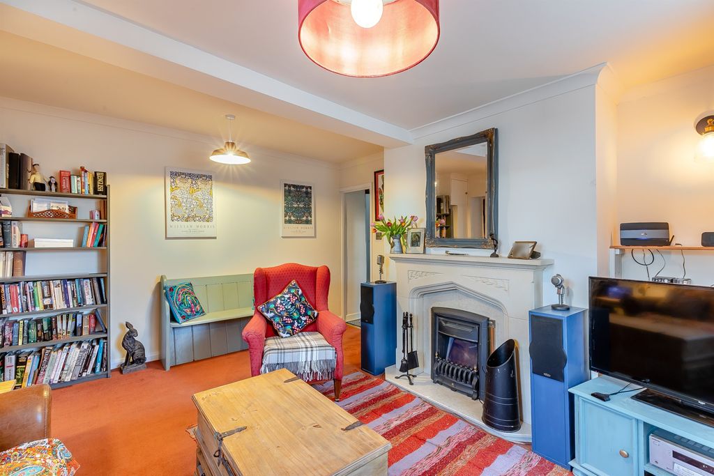 Property photo 2 of 25