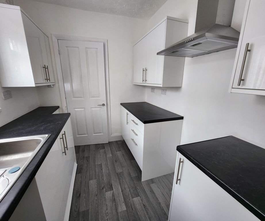 Property photo 3 of 7 Kitchen