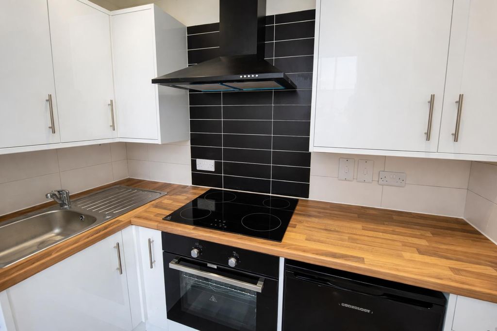 Property photo 2 of 5 1002.Png