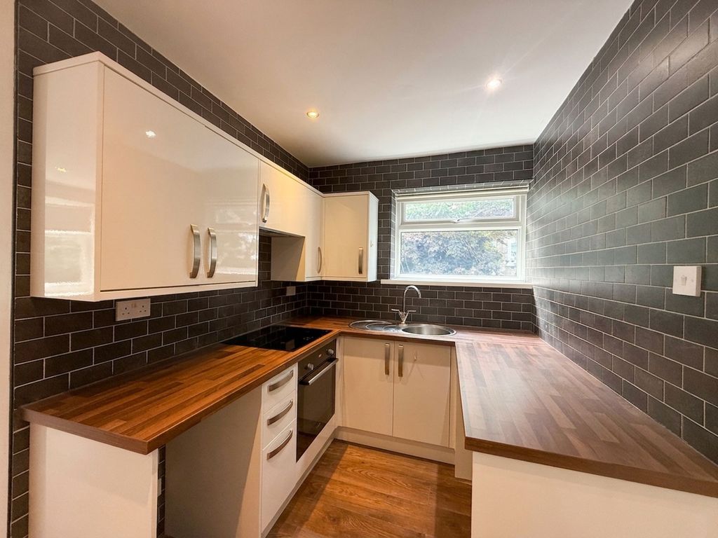 Property photo 1 of 7 Kitchen