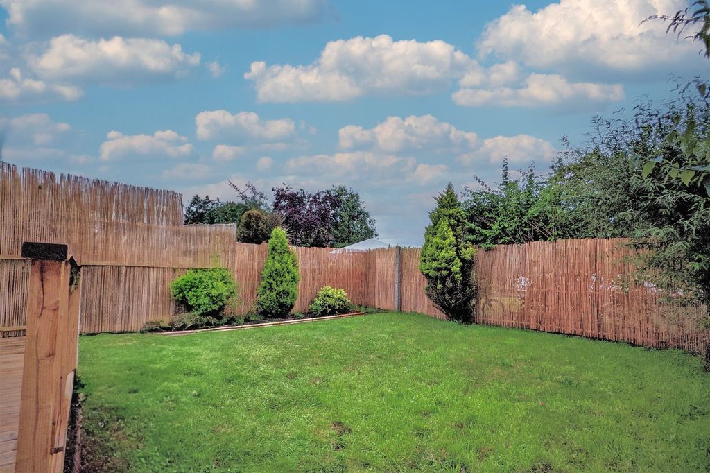 Property photo 2 of 7 Garden