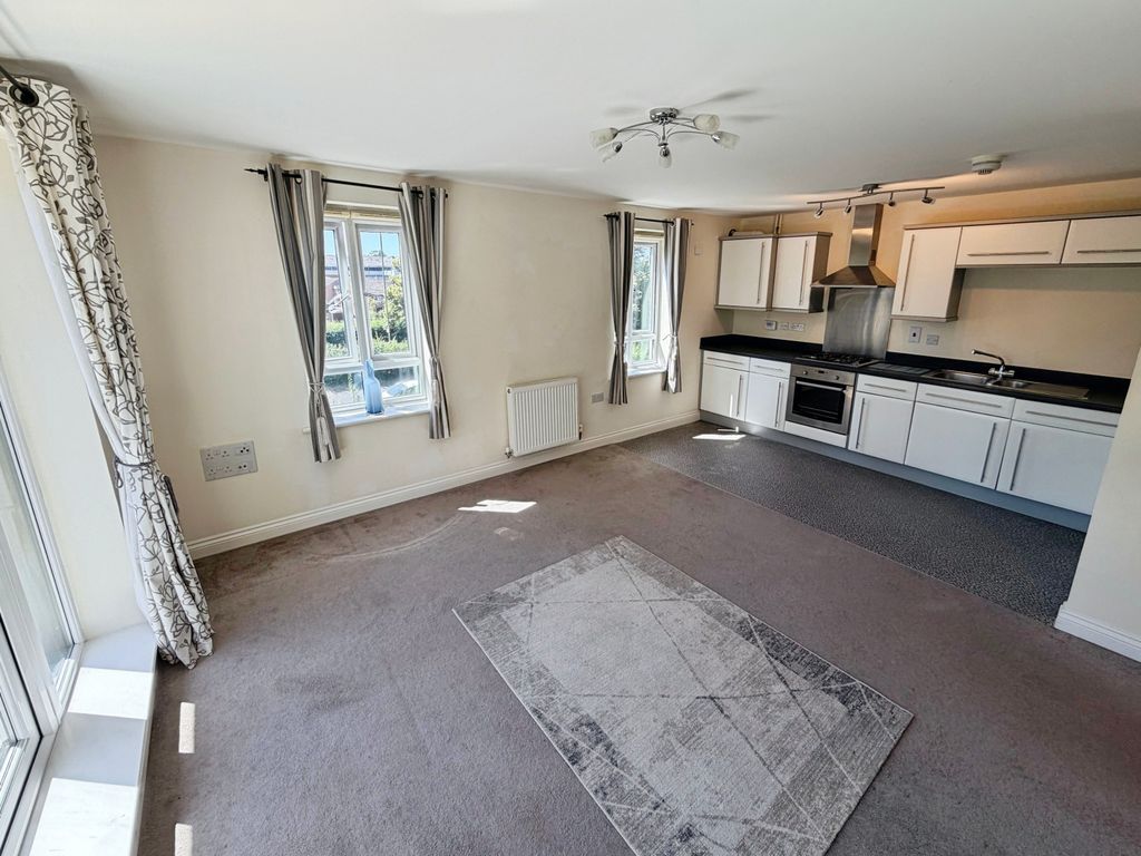 Property photo 2 of 8
