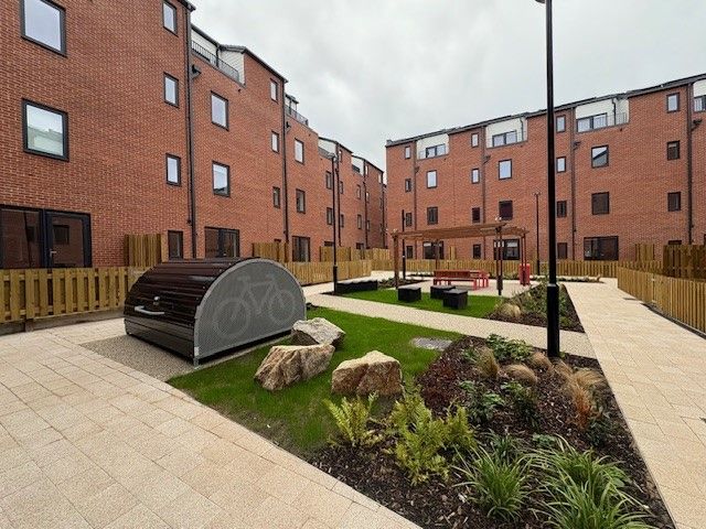 Property photo 3 of 8 Outside