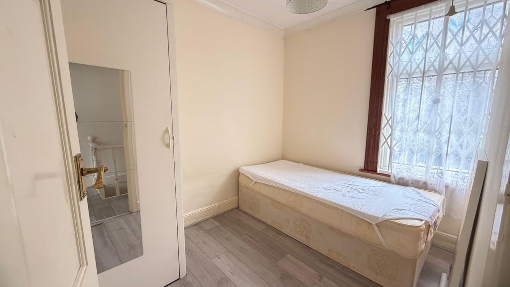 Property photo 2 of 6 Gallery