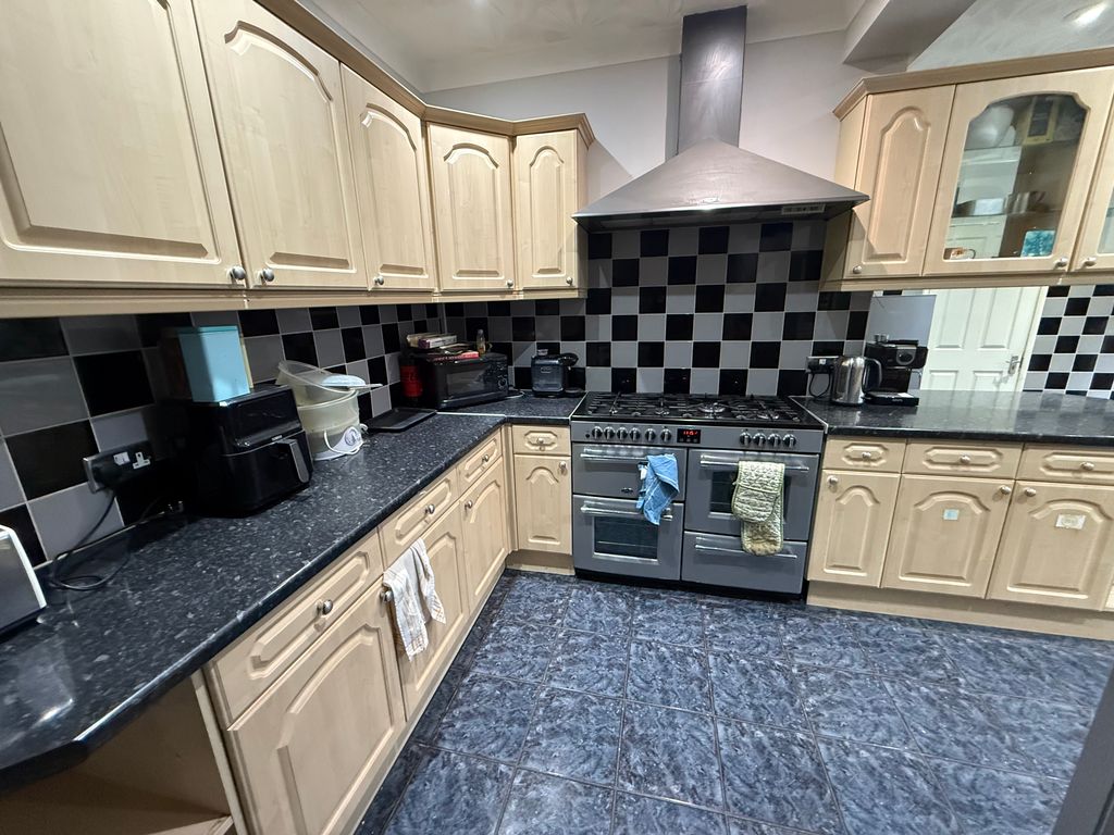 Property photo 3 of 10 Img_2002