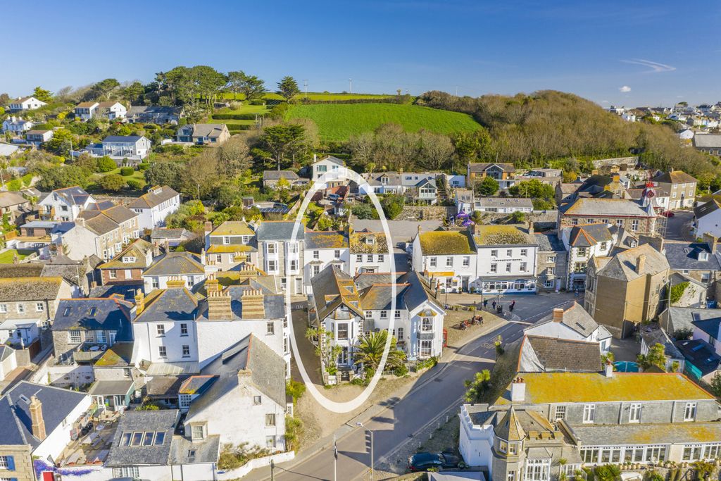 Property photo 2 of 12 Photo 2