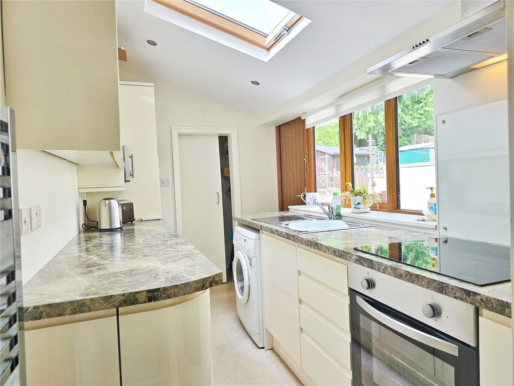 Property photo 3 of 15 Fitted Kitchen
