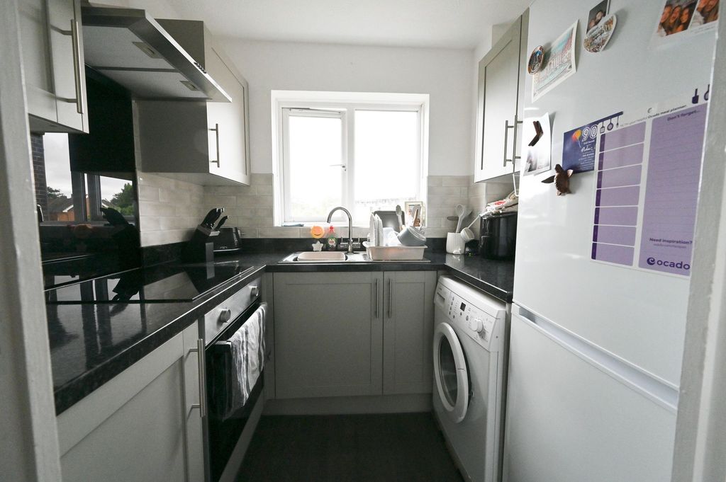 Property photo 2 of 9 Kitchen