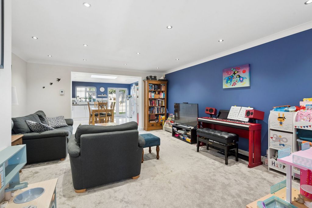 Property photo 3 of 14