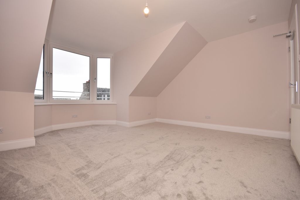 Property photo 2 of 18 Lounge