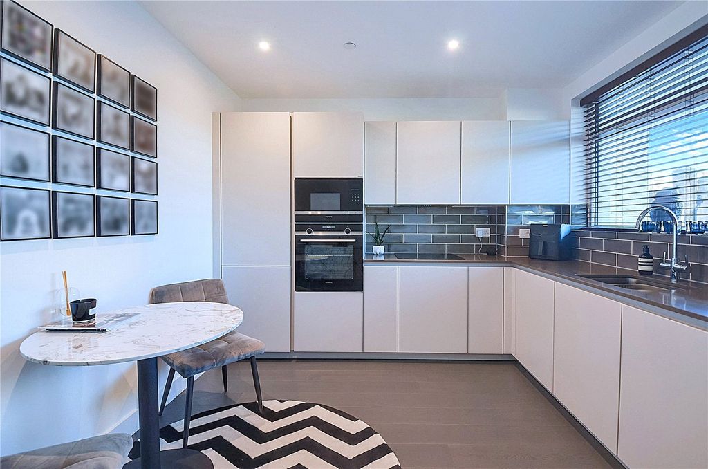 Property photo 3 of 17 Picture No. 10