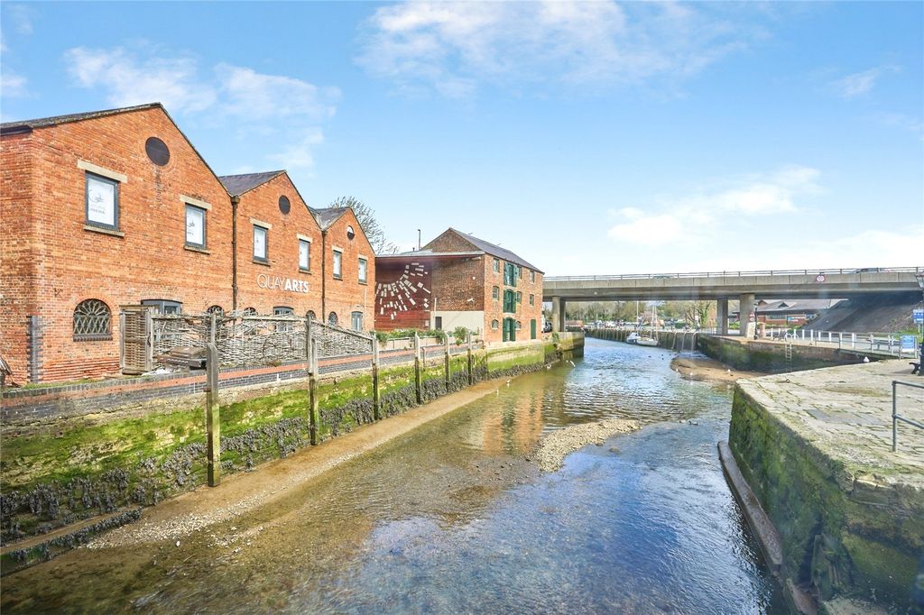 Property photo 2 of 13 Medina River