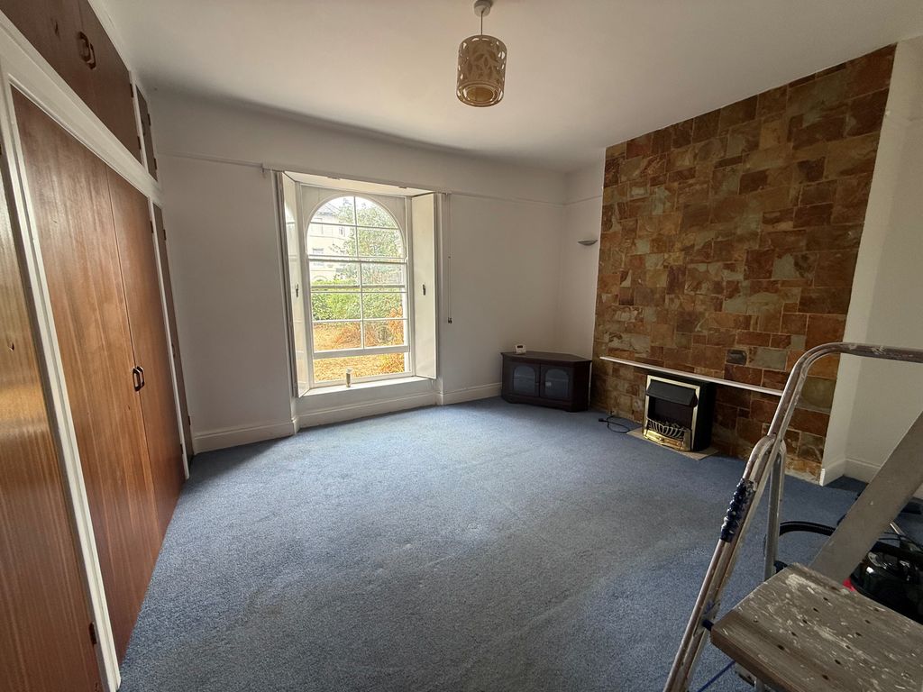 Property photo 3 of 6 Living Room