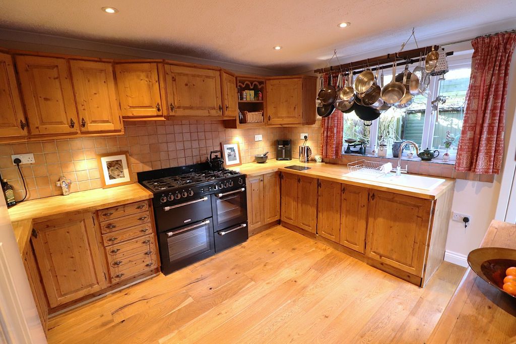 Property photo 3 of 28 Picture No. 14