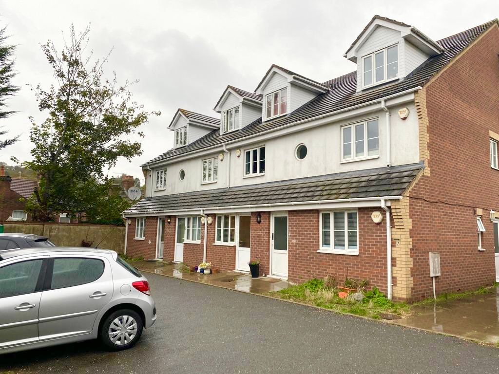 Property photo 1 of 2