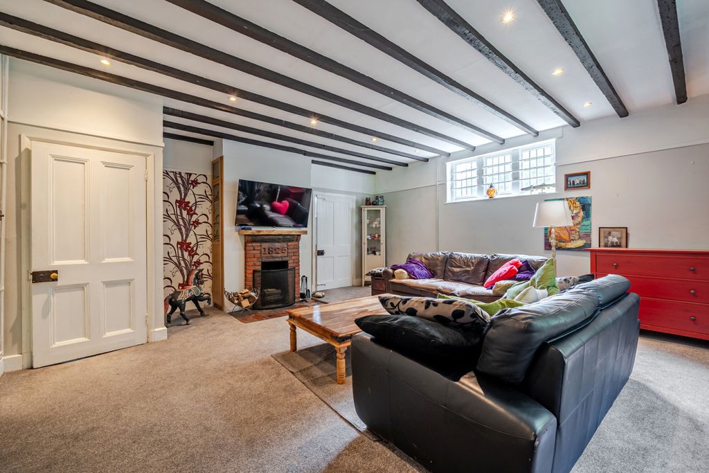 Property photo 2 of 22 1482429-22-6A3Ea1...