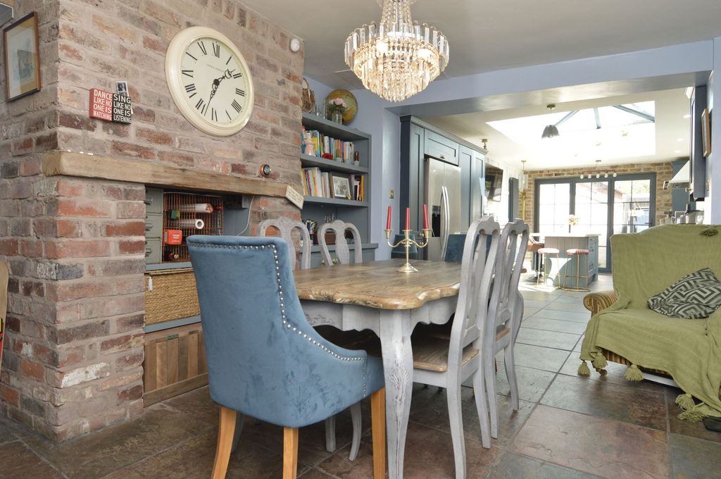 Property photo 3 of 35