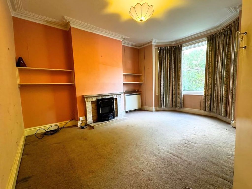Property photo 2 of 28