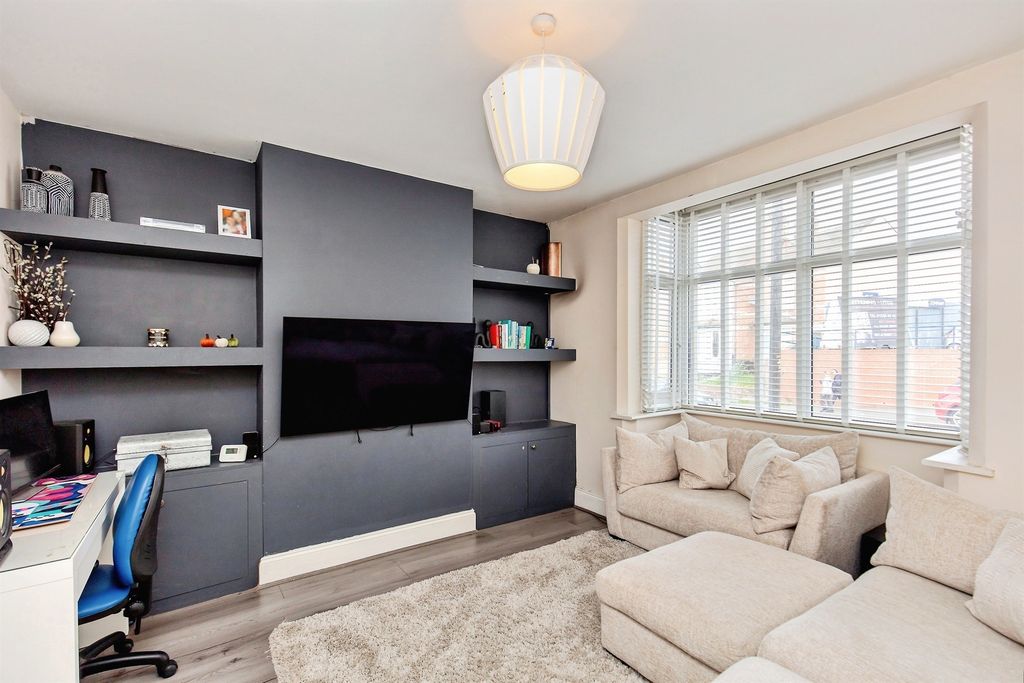 Property photo 3 of 17