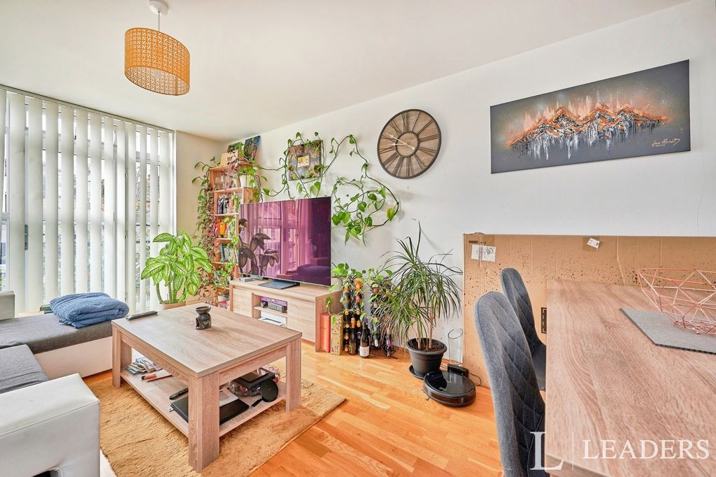 Property photo 2 of 19 Pbox-Img.Jpg