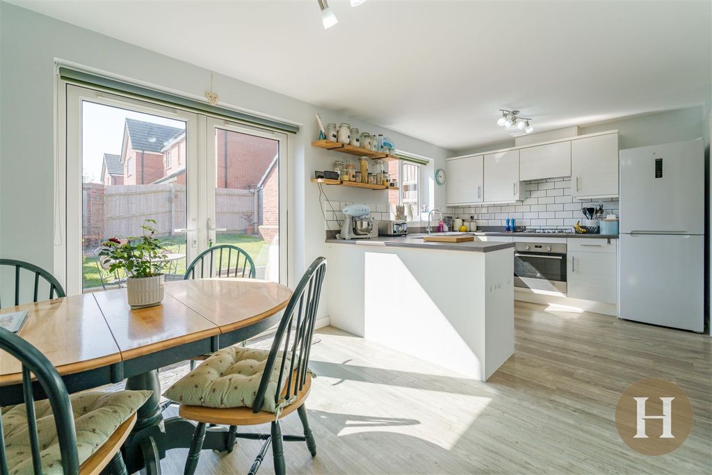 Property photo 2 of 30 Hadleigh Estate Agents-8.Jpg